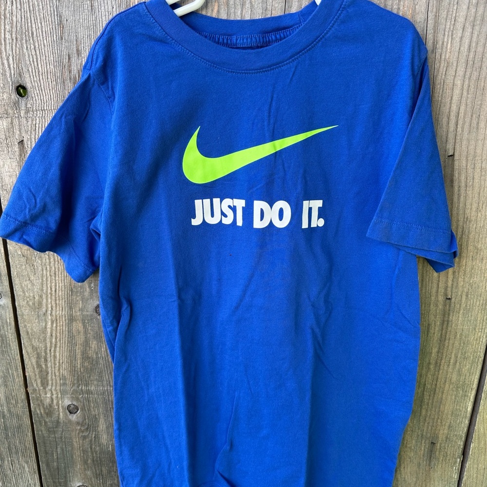 Excellent Condition Nike T shirt Youth Large NWOT